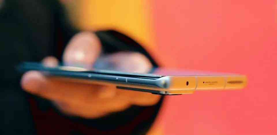 一加手机怎么样 用了半年的一加后，还是决定换回小米？只因这3点不接受反驳