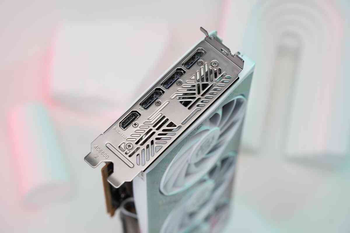 索泰RTX 5060 XGAMING OC显卡全面评测：颜值与性能的双重盛宴