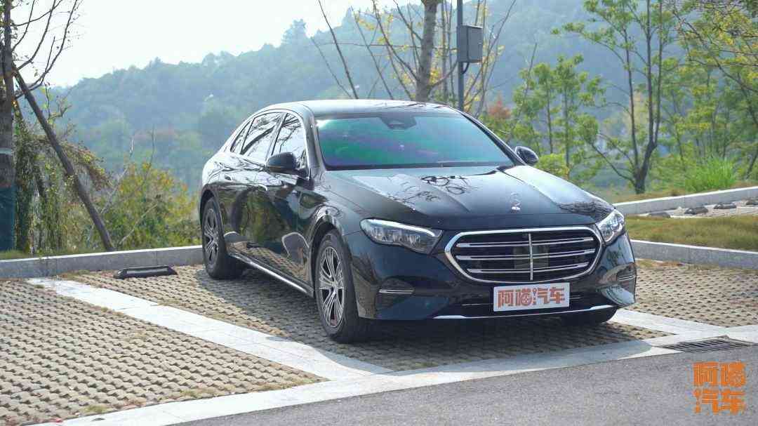 奔驰e300怎么样 BBA不行了？在国产新能源多轮围剿下，为何唯独奔驰E级还能坚挺？