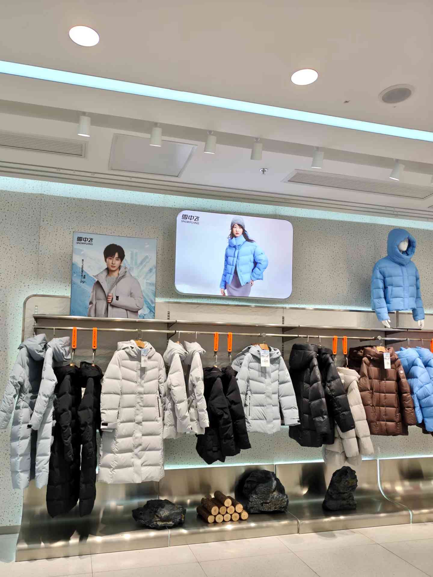 雪中飞羽绒服质量怎么样 羽绒服，我把阿迪达斯换成“雪中飞”后，有些话不吐为快，太真实