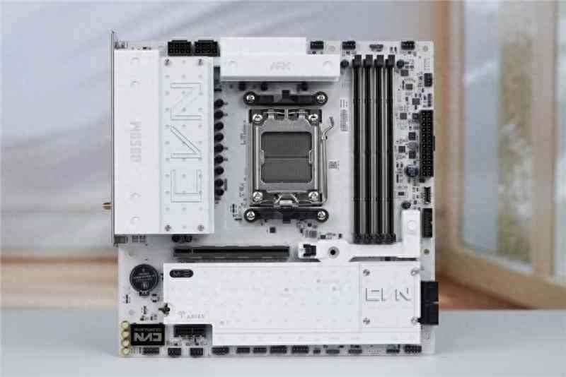 七彩虹主板怎么样 全面赶超一线品牌！七彩虹CVN B850 ARK FROZEN v14方舟主板评测