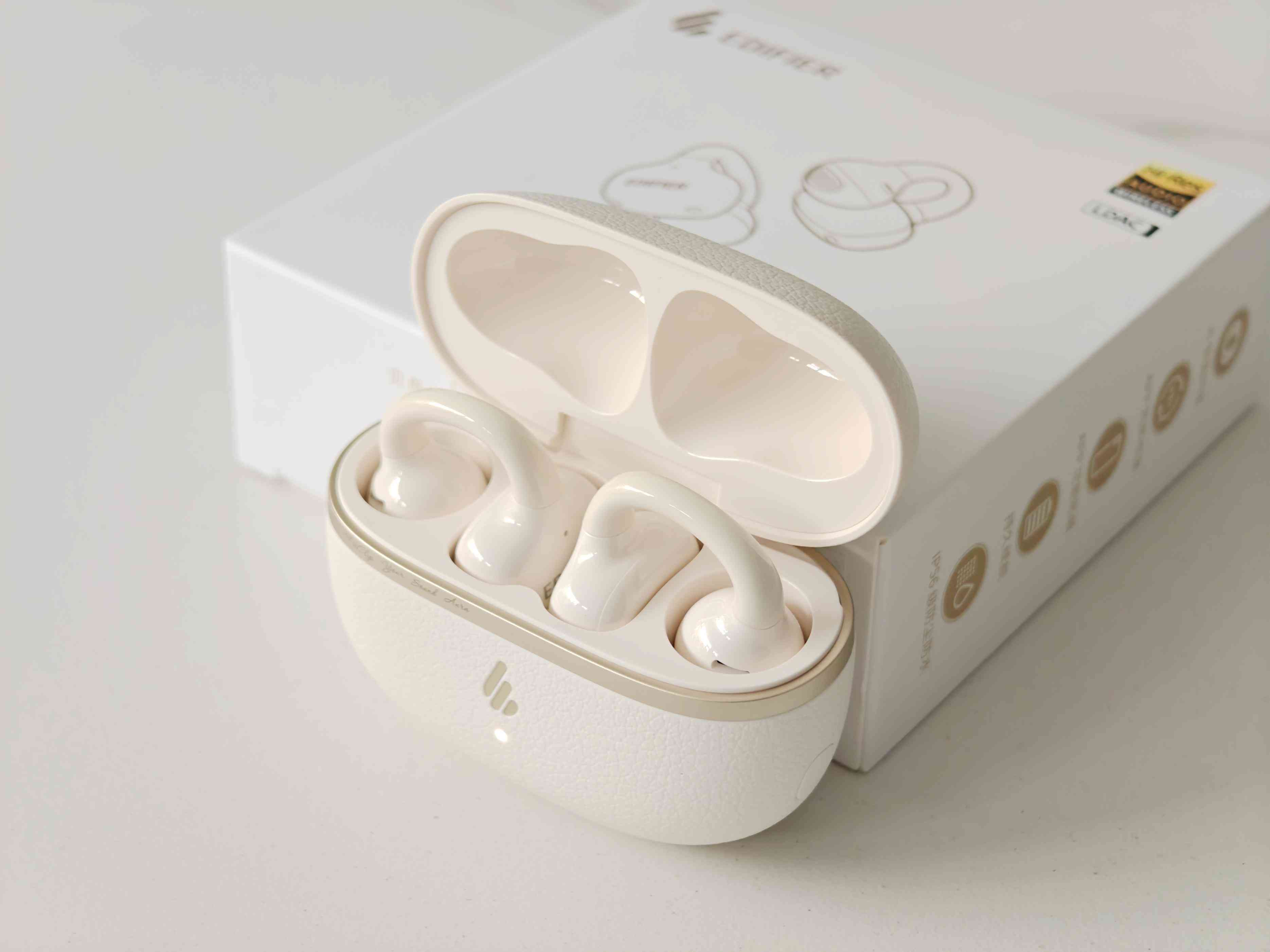 漫步者FitClip Ultra耳夹式蓝牙耳机深度评测:无感佩戴与旗舰音质的完美融合 漫步者FitClip Ultra耳夹式蓝牙耳机深度评测:无感佩戴与旗舰音质的完美融合