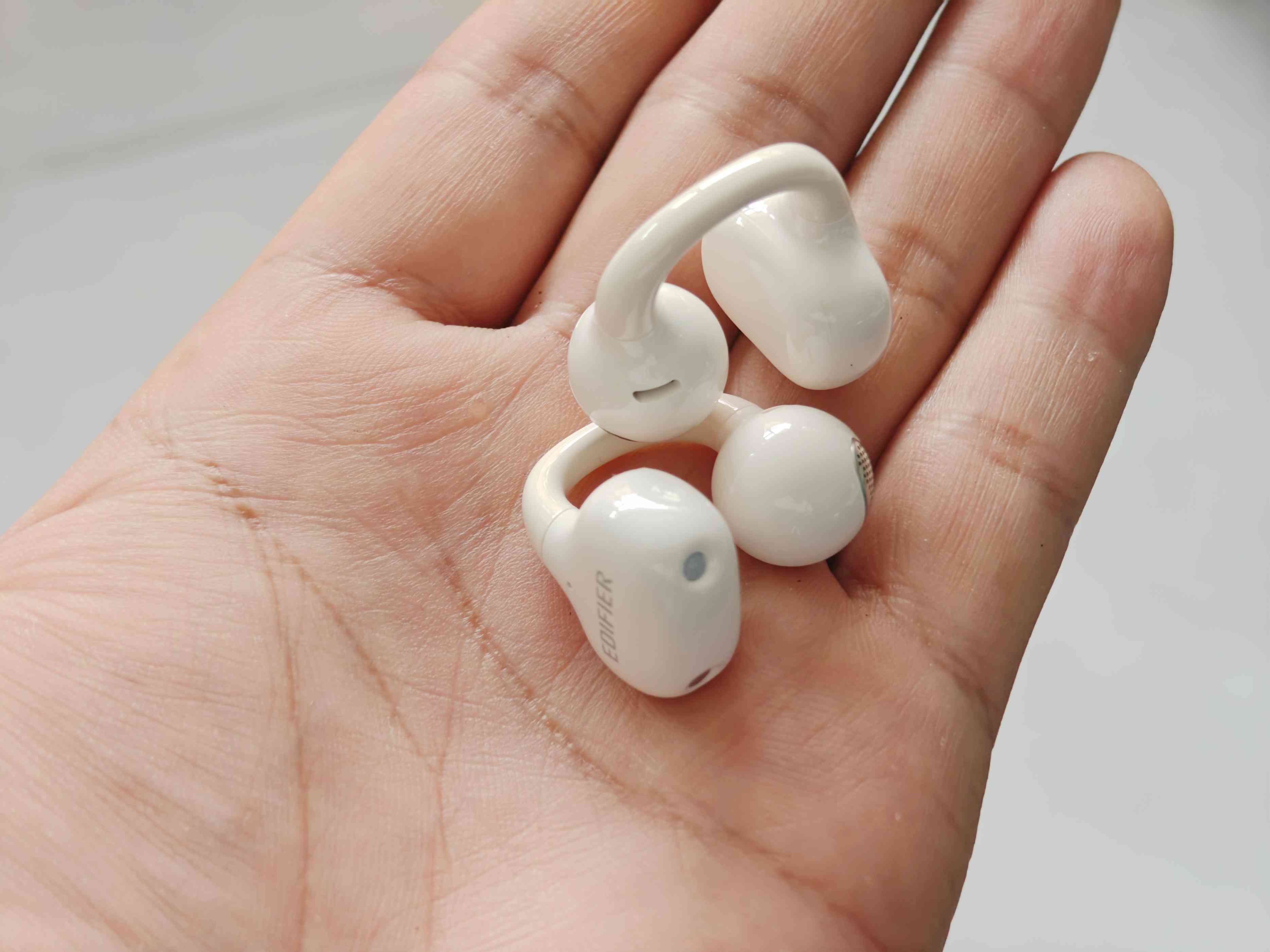 漫步者FitClip Ultra耳夹式蓝牙耳机深度评测:无感佩戴与旗舰音质的完美融合 漫步者FitClip Ultra耳夹式蓝牙耳机深度评测:无感佩戴与旗舰音质的完美融合