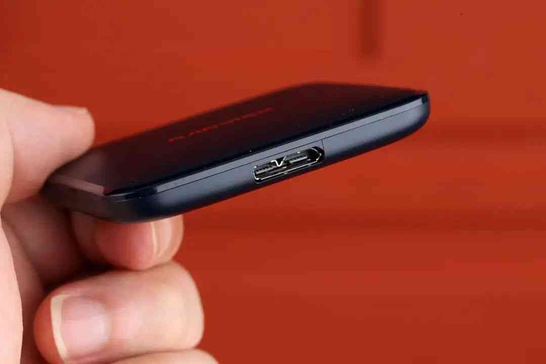 闪迪固态硬盘怎么样 小巧玲珑，抗2米跌落！闪迪ELE移动固态硬盘评测