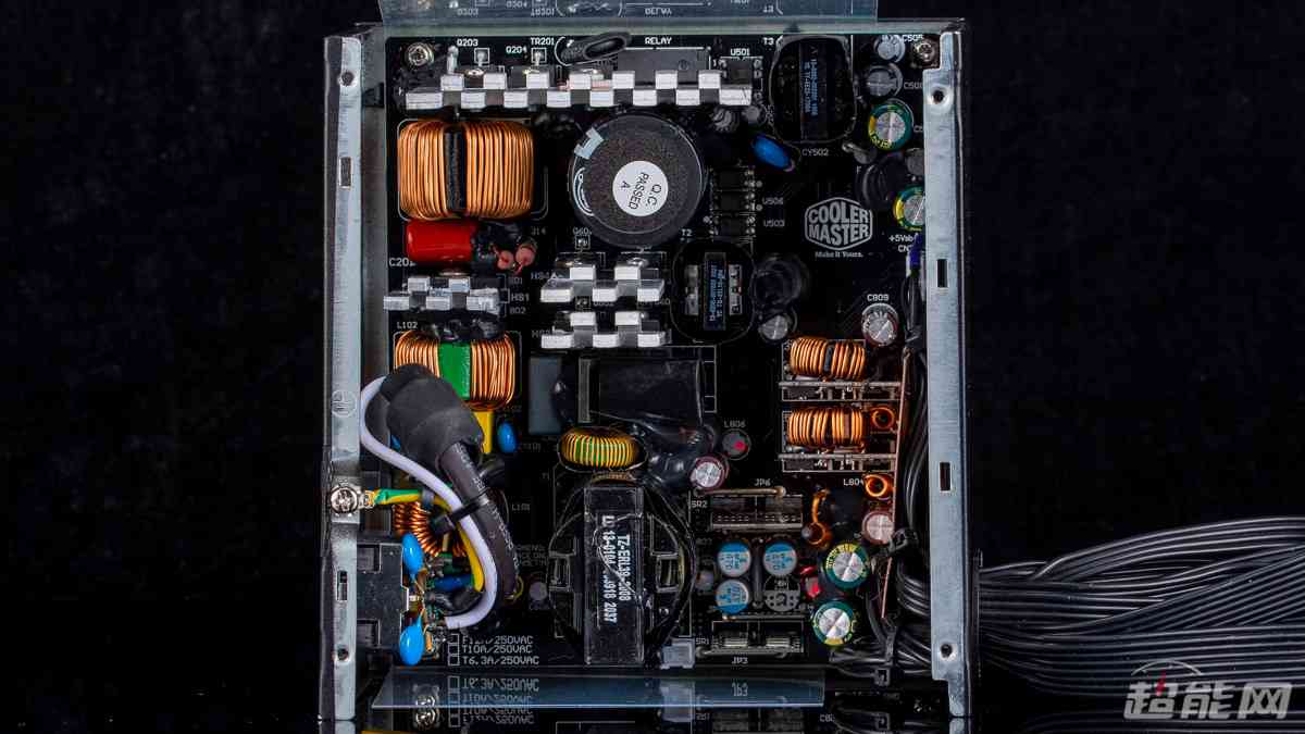 酷冷至尊G700 GOLD电源评测:高性价比的中高功率之选 酷冷至尊G700 GOLD电源评测:高性价比的中高功率之选