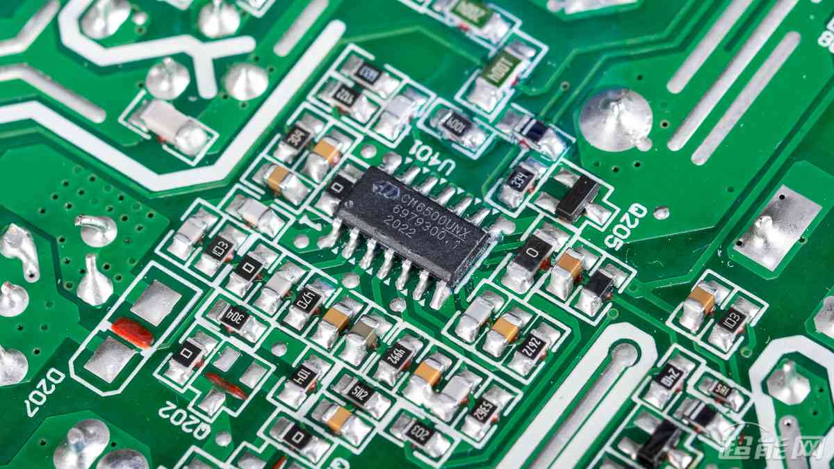 酷冷至尊G700 GOLD电源评测:高性价比的中高功率之选 酷冷至尊G700 GOLD电源评测:高性价比的中高功率之选