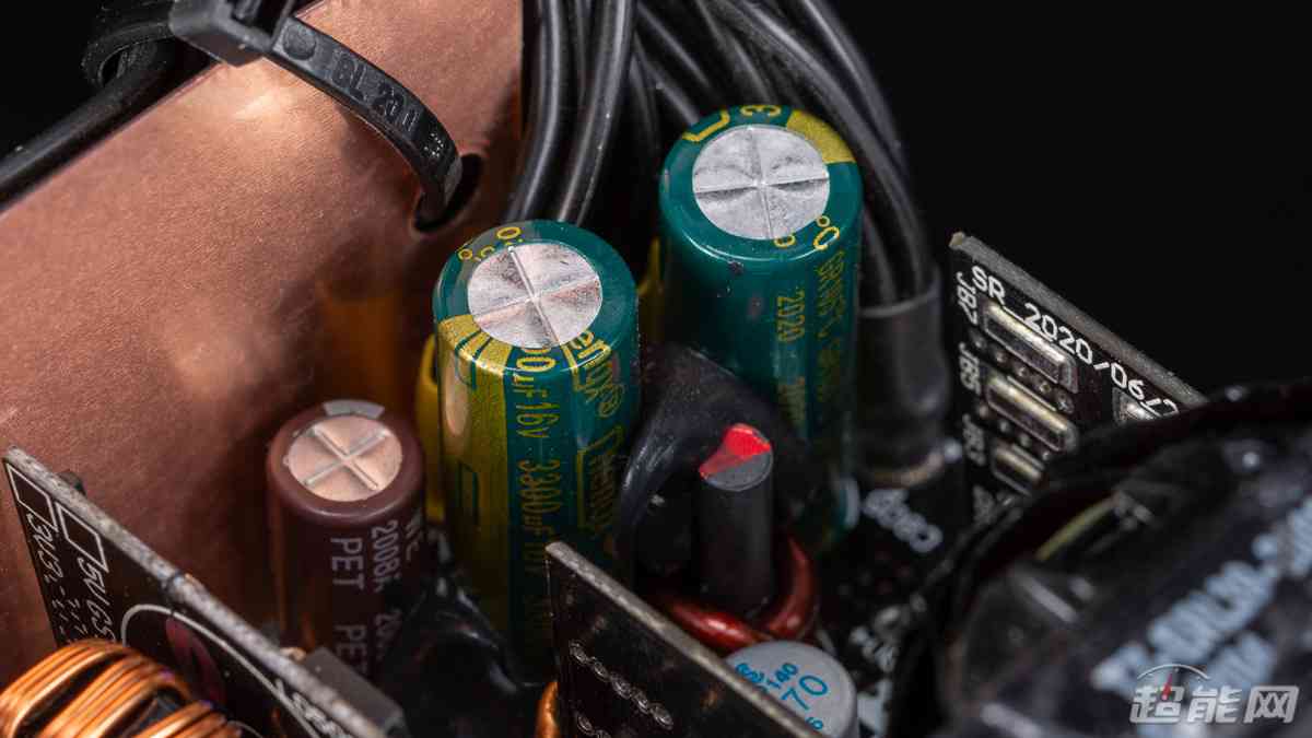 酷冷至尊G700 GOLD电源评测:高性价比的中高功率之选 酷冷至尊G700 GOLD电源评测:高性价比的中高功率之选