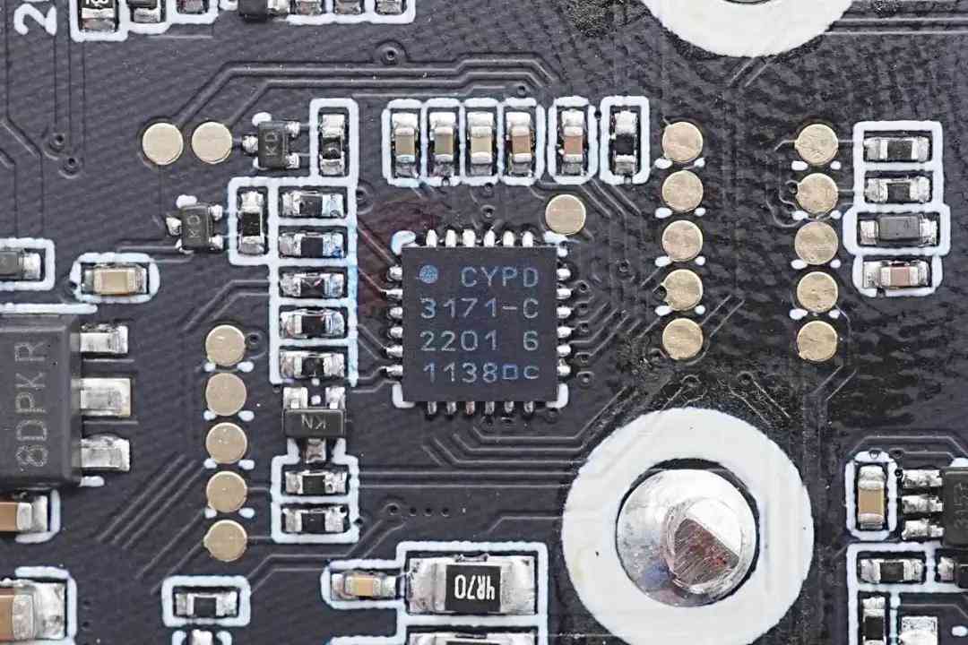 安克充电宝怎么样 数显充电宝选购指南！安克热门款拆解，这些芯片决定你的充电体验