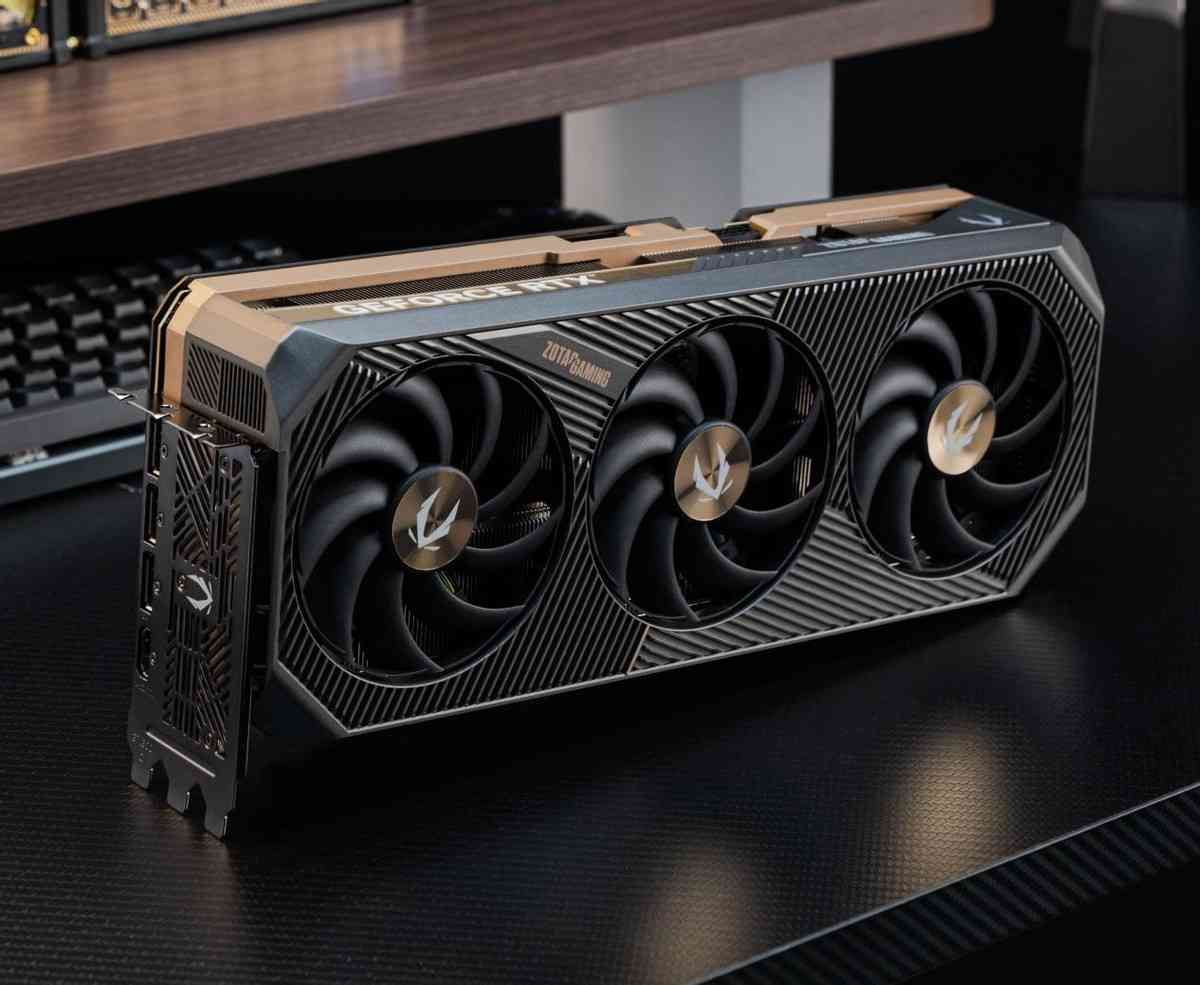 索泰RTX 5090 D 32GB SOLID OC显卡深度评测：旗舰性能新标杆