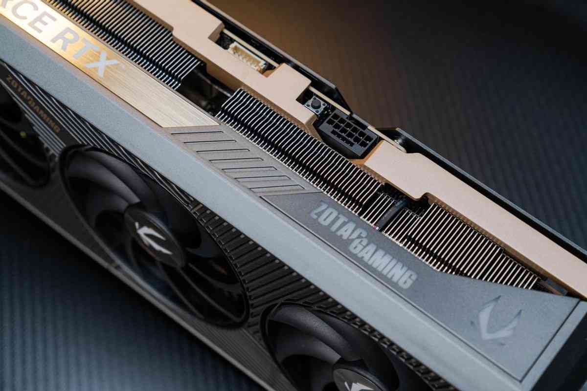 索泰RTX 5090 D 32GB SOLID OC显卡深度评测：旗舰性能新标杆