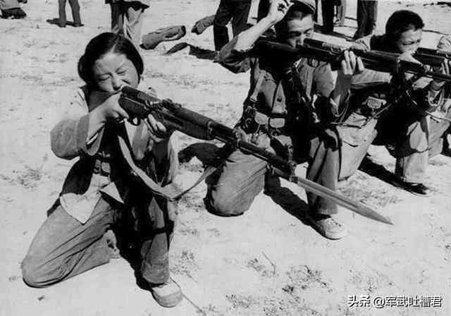 AK47与56式半自动步枪：经典武器的深度解析