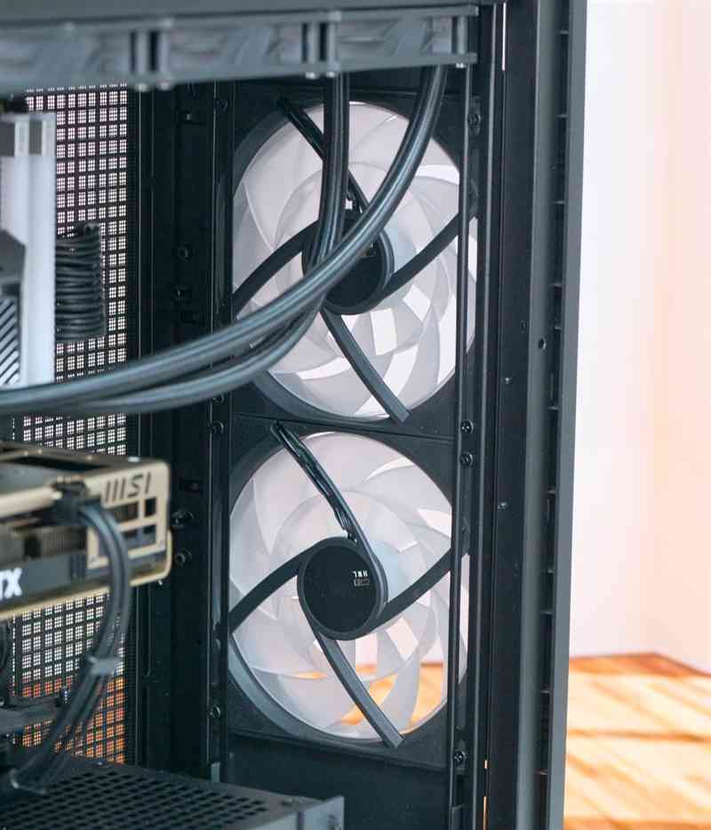 微星机箱怎么样？微星MPG VELOX 300R AIRFLOW PZ刀锋装机评测：散热强大，满足你对大机箱的最苛刻需求