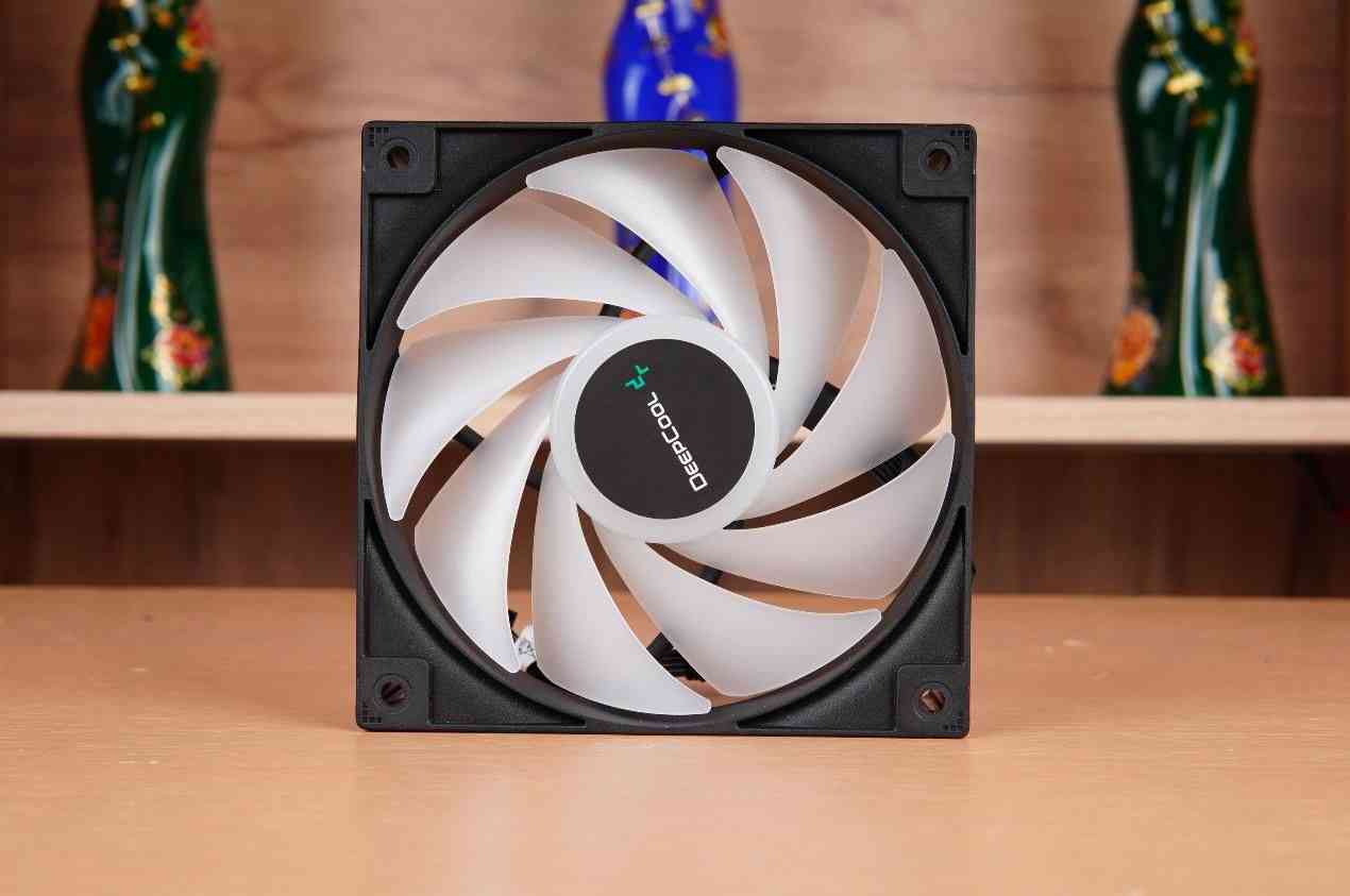 玄冰400怎么样 百元王者回归？九州风神玄冰400幻彩V5性能实测