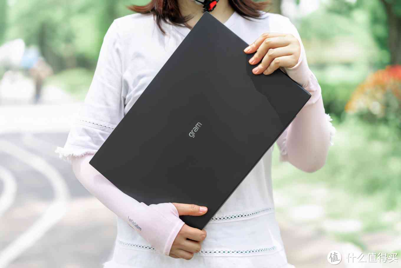 LG gram 2021款深度评测：1.19kg超轻薄16英寸移动办公利器