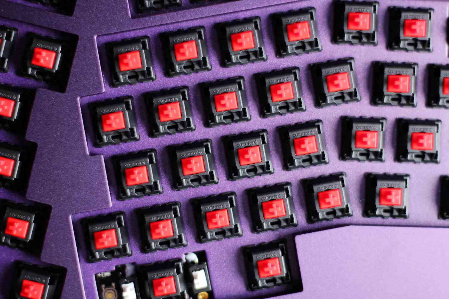 樱桃红轴怎么样 CHERRY 玉轴（ERGO CLEAR）到底怎么样？KC 200搭配新轴体首发评测